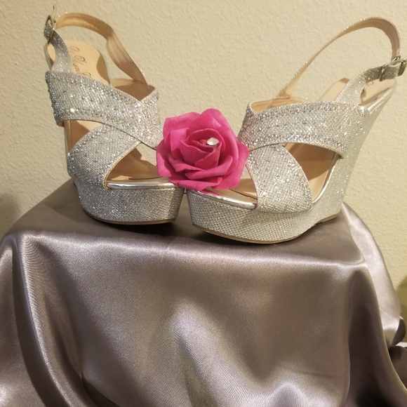 Shoes - Picture 4 of 4